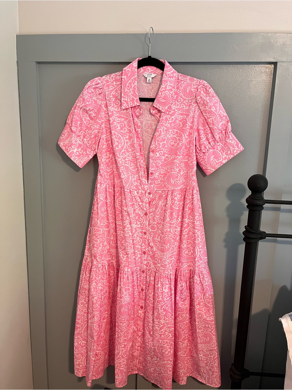 crown & ivy Pink Paisley Tiered Collared Midi Dress
